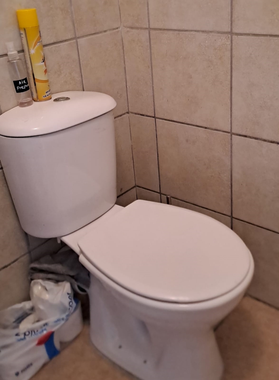 1 Bedroom Property for Sale in Noordwyk Gauteng
