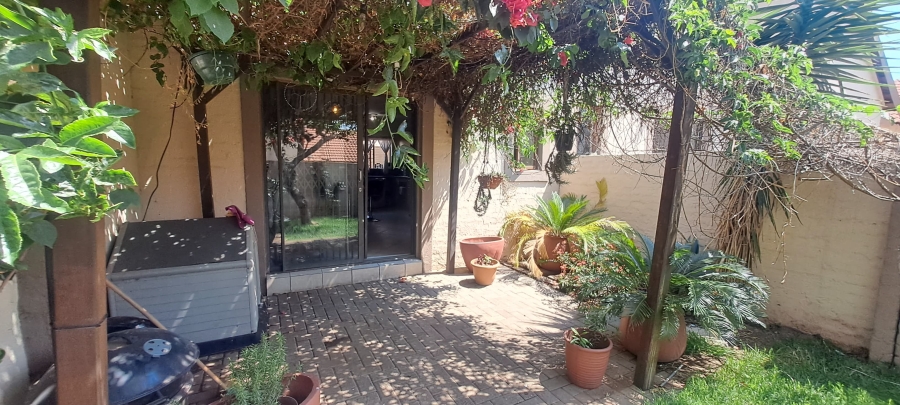 2 Bedroom Property for Sale in Carlswald Gauteng