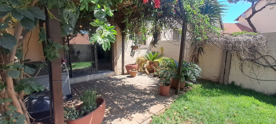 2 Bedroom Property for Sale in Carlswald Gauteng