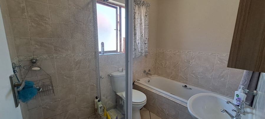 2 Bedroom Property for Sale in Carlswald Gauteng