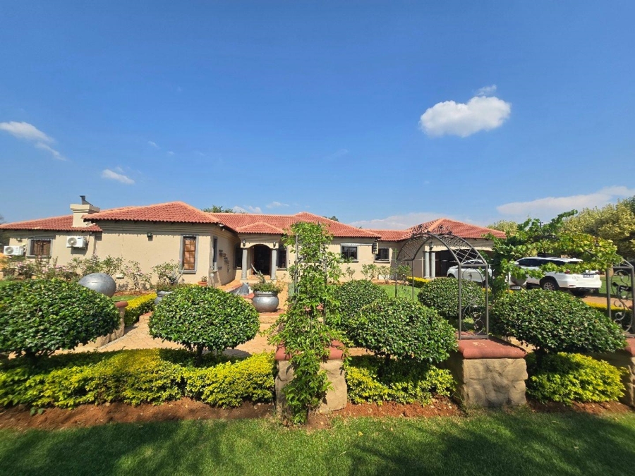 5 Bedroom Property for Sale in Kameeldrift East Gauteng
