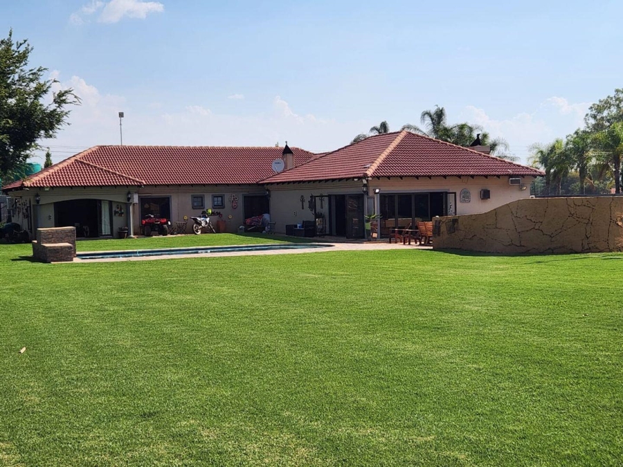5 Bedroom Property for Sale in Kameeldrift East Gauteng