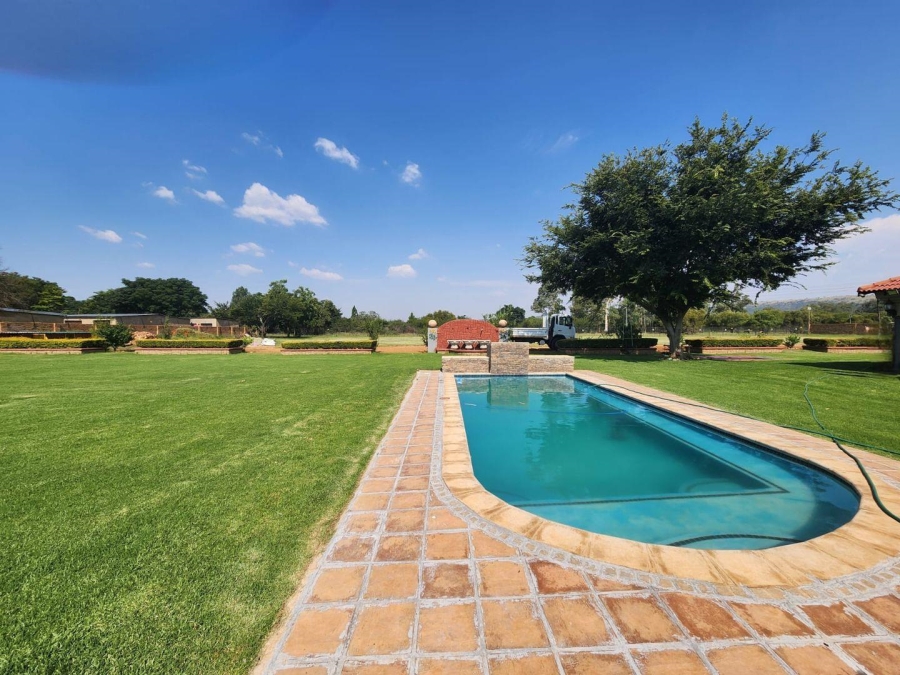 5 Bedroom Property for Sale in Kameeldrift East Gauteng