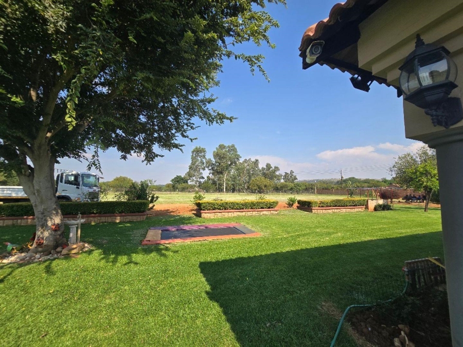 5 Bedroom Property for Sale in Kameeldrift East Gauteng