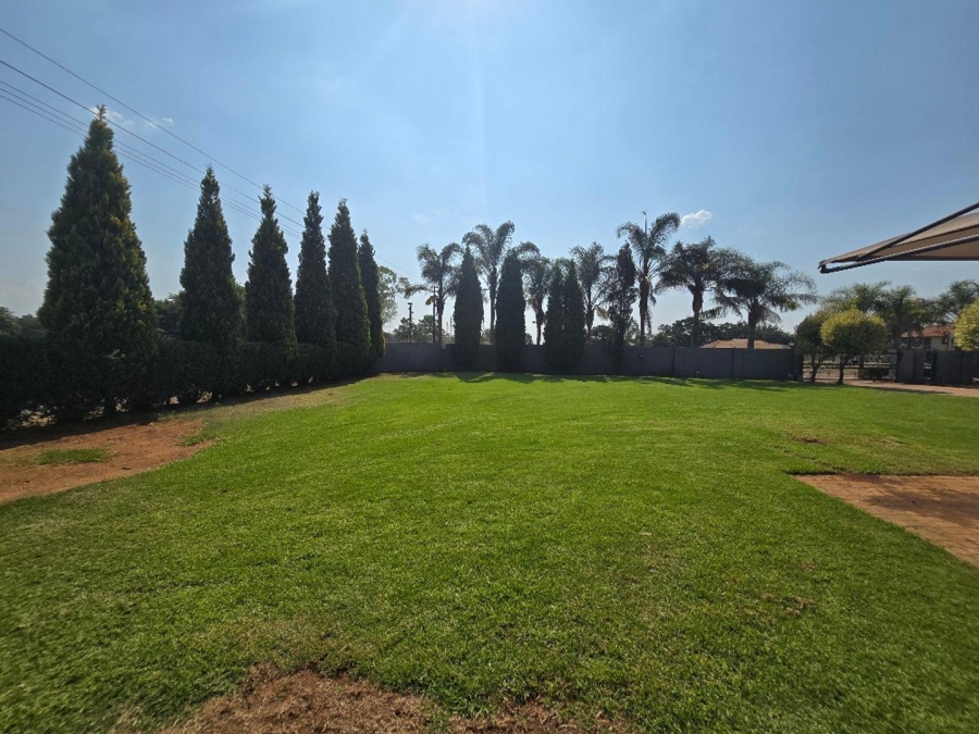 5 Bedroom Property for Sale in Kameeldrift East Gauteng