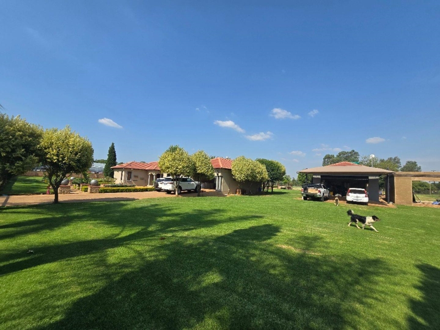 5 Bedroom Property for Sale in Kameeldrift East Gauteng