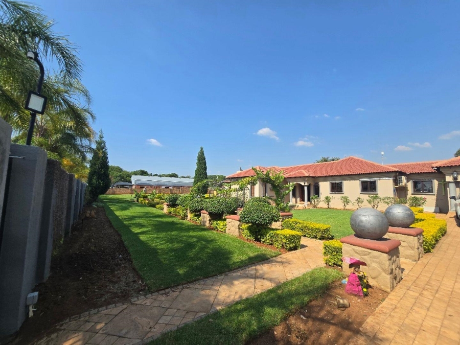 5 Bedroom Property for Sale in Kameeldrift East Gauteng