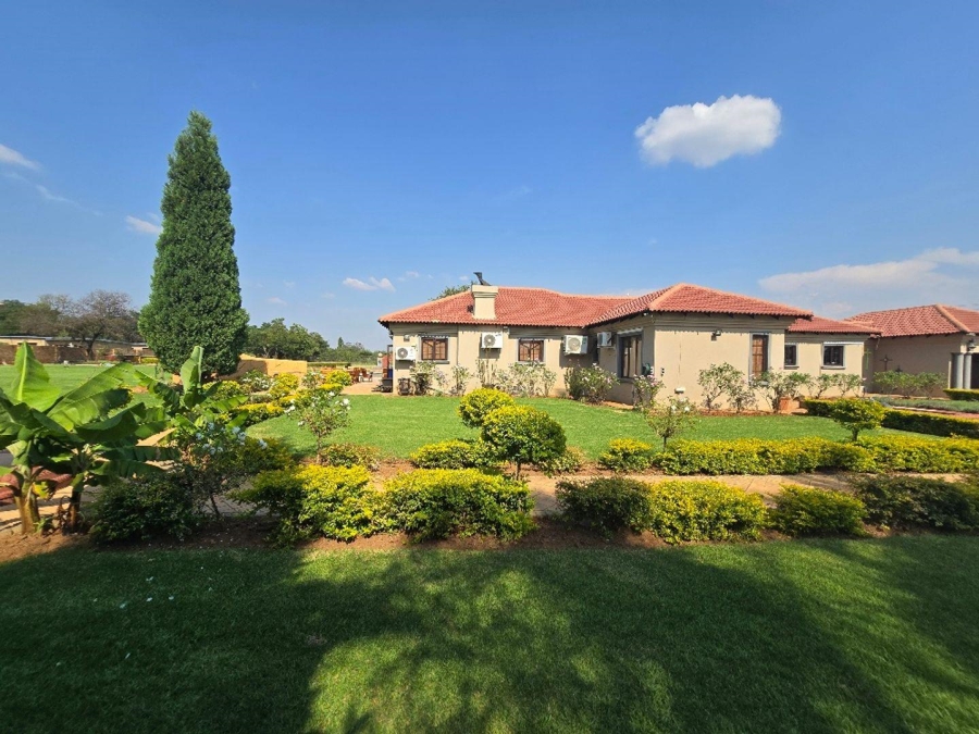 5 Bedroom Property for Sale in Kameeldrift East Gauteng