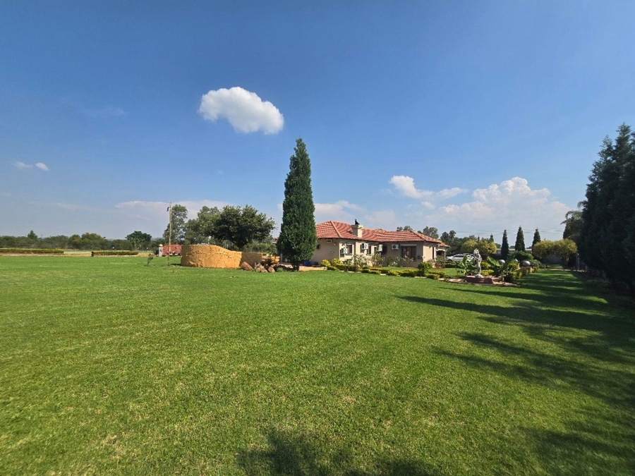 5 Bedroom Property for Sale in Kameeldrift East Gauteng