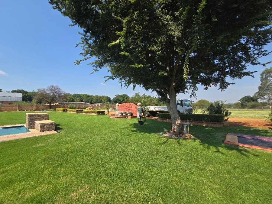 5 Bedroom Property for Sale in Kameeldrift East Gauteng