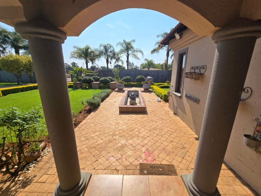 5 Bedroom Property for Sale in Kameeldrift East Gauteng