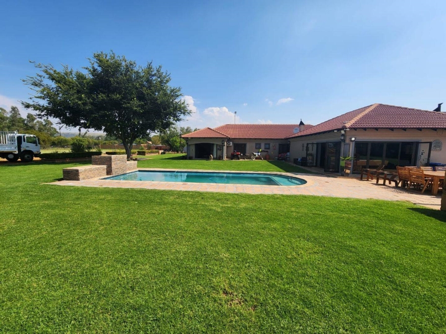 5 Bedroom Property for Sale in Kameeldrift East Gauteng