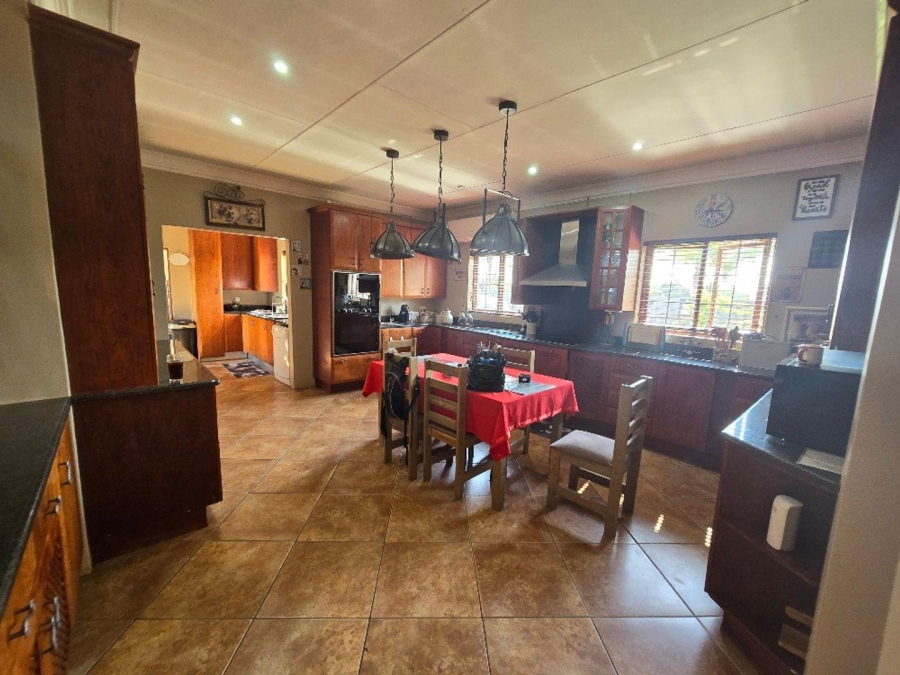 5 Bedroom Property for Sale in Kameeldrift East Gauteng
