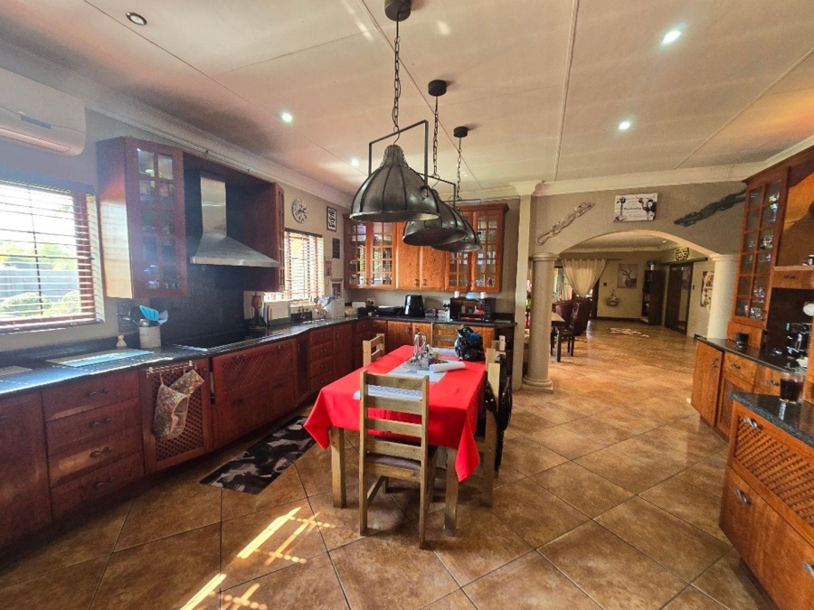5 Bedroom Property for Sale in Kameeldrift East Gauteng