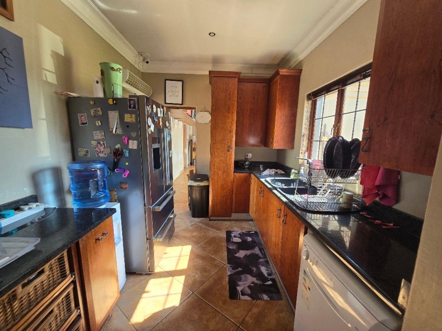5 Bedroom Property for Sale in Kameeldrift East Gauteng