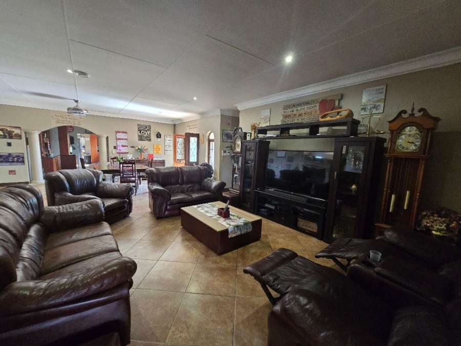 5 Bedroom Property for Sale in Kameeldrift East Gauteng