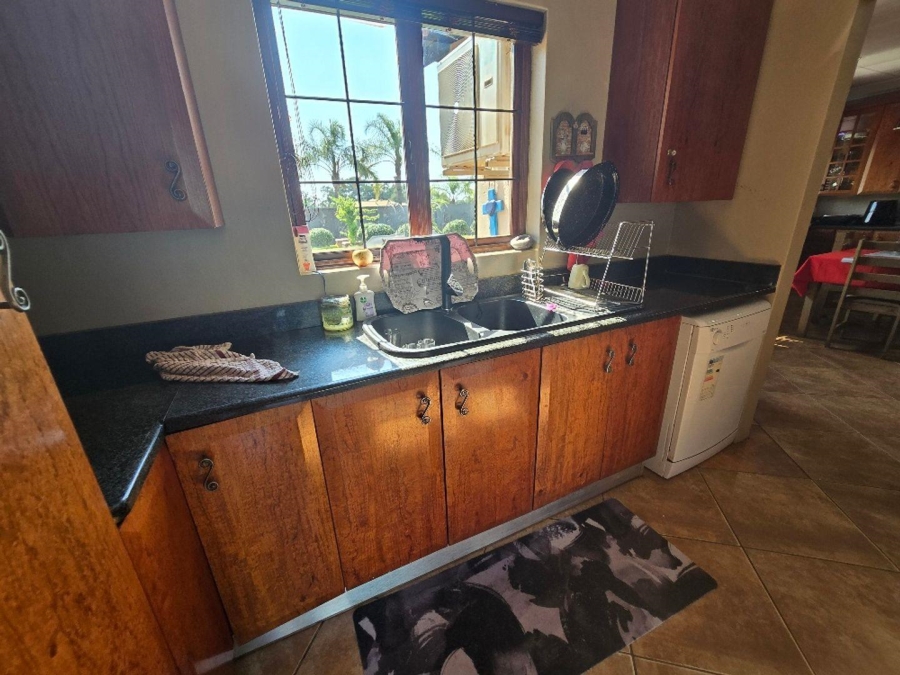 5 Bedroom Property for Sale in Kameeldrift East Gauteng