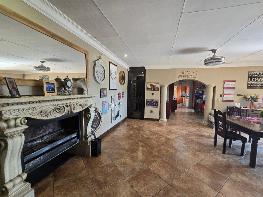 5 Bedroom Property for Sale in Kameeldrift East Gauteng
