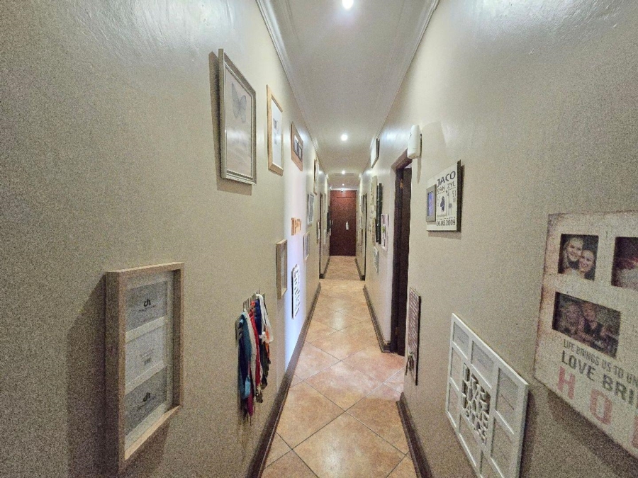 5 Bedroom Property for Sale in Kameeldrift East Gauteng