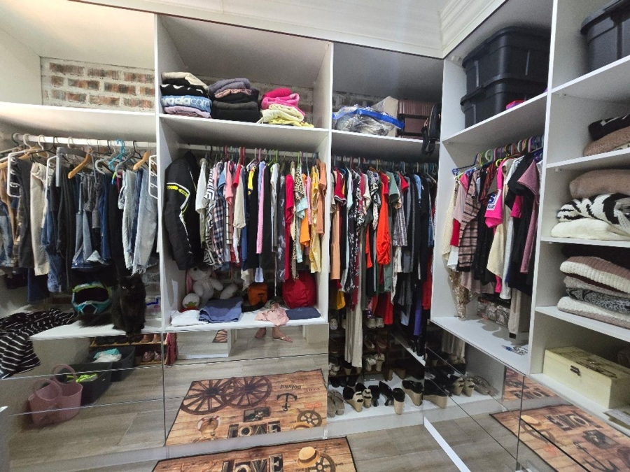 5 Bedroom Property for Sale in Kameeldrift East Gauteng