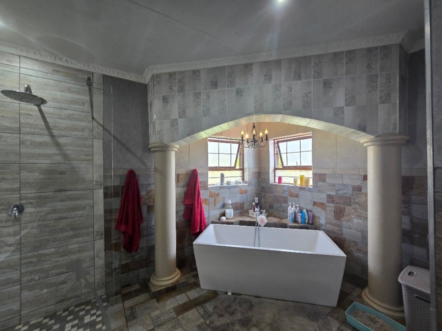 5 Bedroom Property for Sale in Kameeldrift East Gauteng