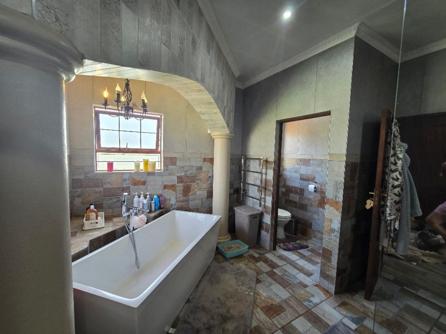 5 Bedroom Property for Sale in Kameeldrift East Gauteng