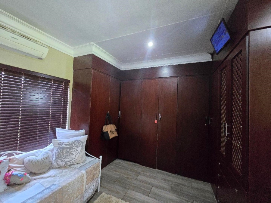 5 Bedroom Property for Sale in Kameeldrift East Gauteng
