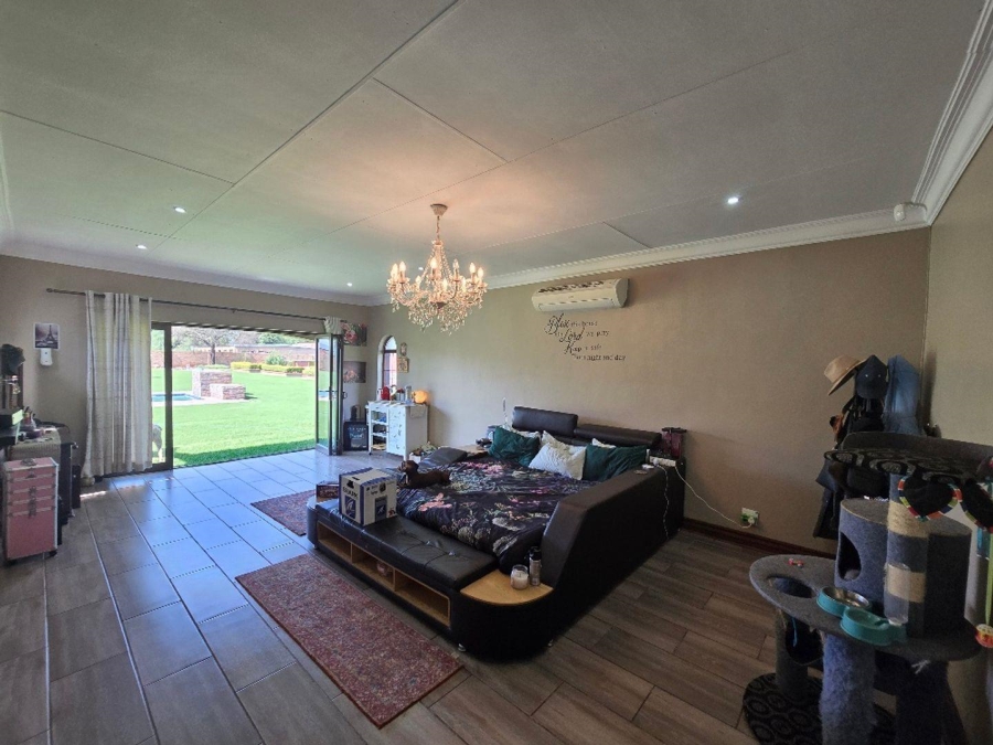 5 Bedroom Property for Sale in Kameeldrift East Gauteng
