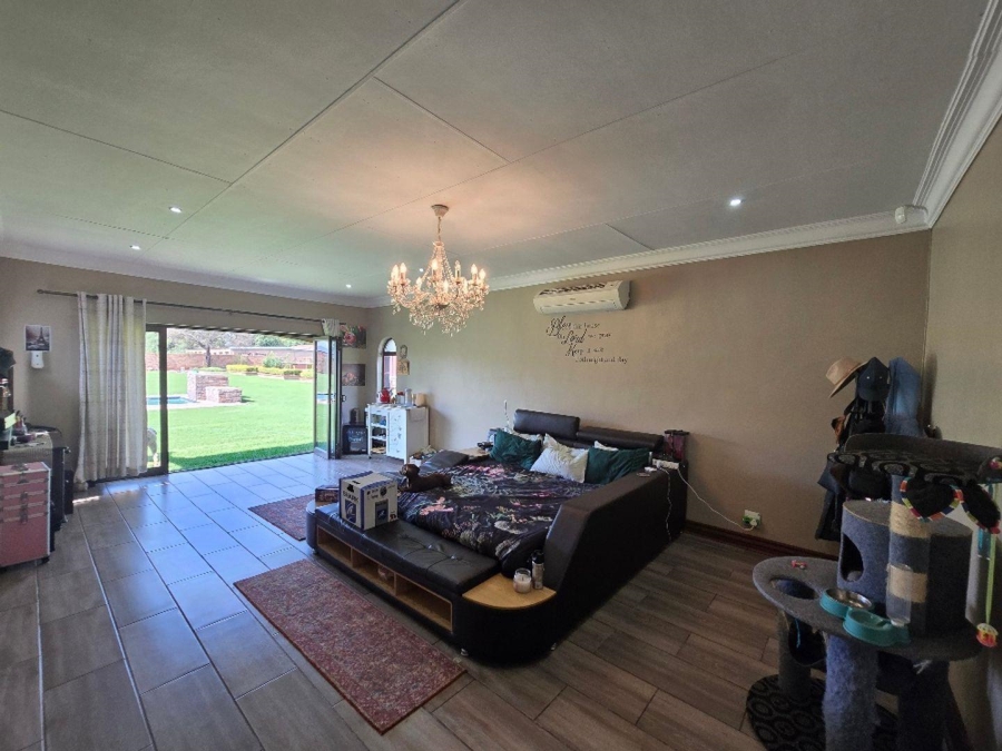 5 Bedroom Property for Sale in Kameeldrift East Gauteng