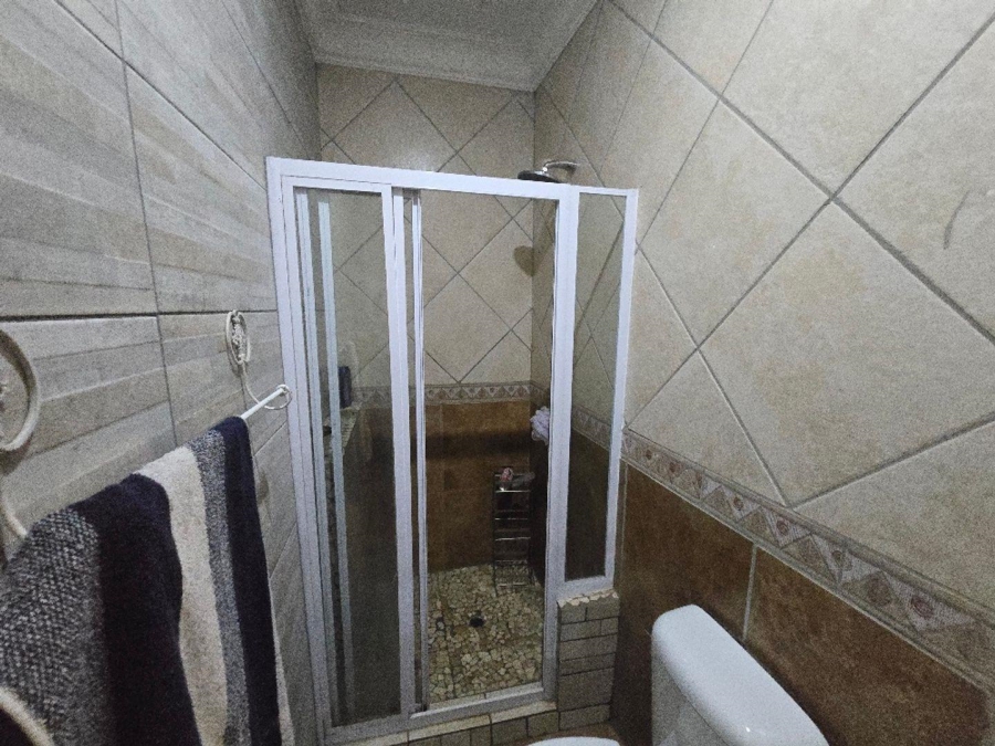 5 Bedroom Property for Sale in Kameeldrift East Gauteng