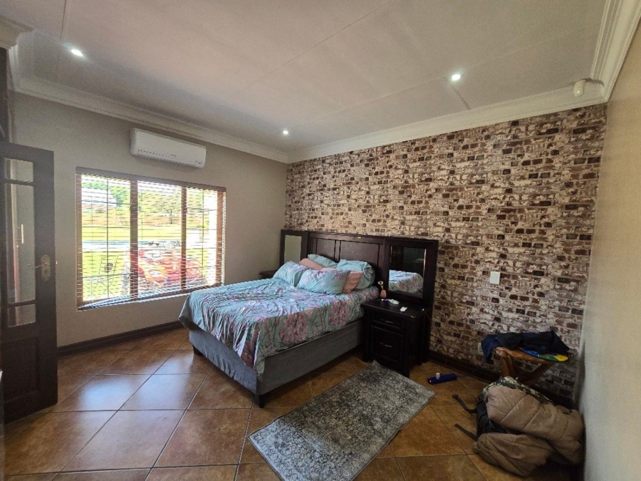 5 Bedroom Property for Sale in Kameeldrift East Gauteng