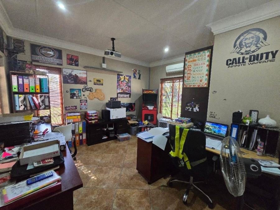 5 Bedroom Property for Sale in Kameeldrift East Gauteng
