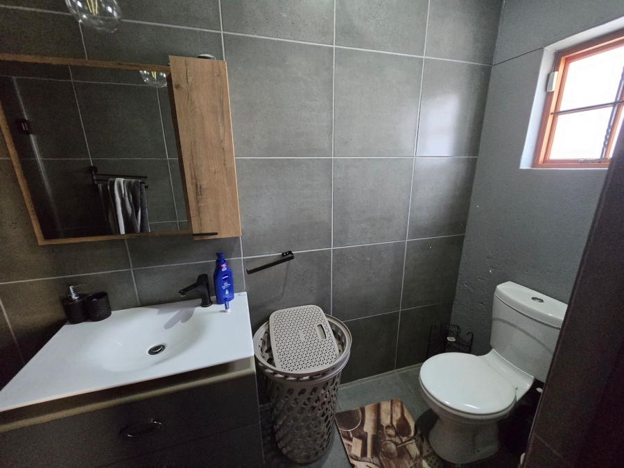 5 Bedroom Property for Sale in Kameeldrift East Gauteng