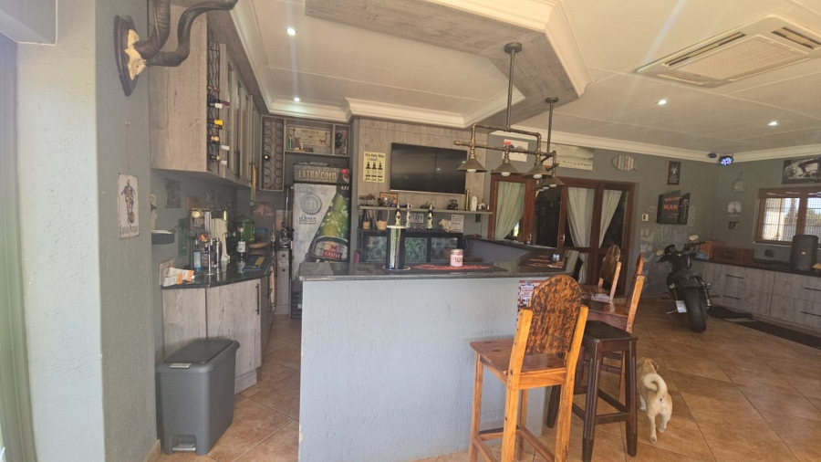 5 Bedroom Property for Sale in Kameeldrift East Gauteng