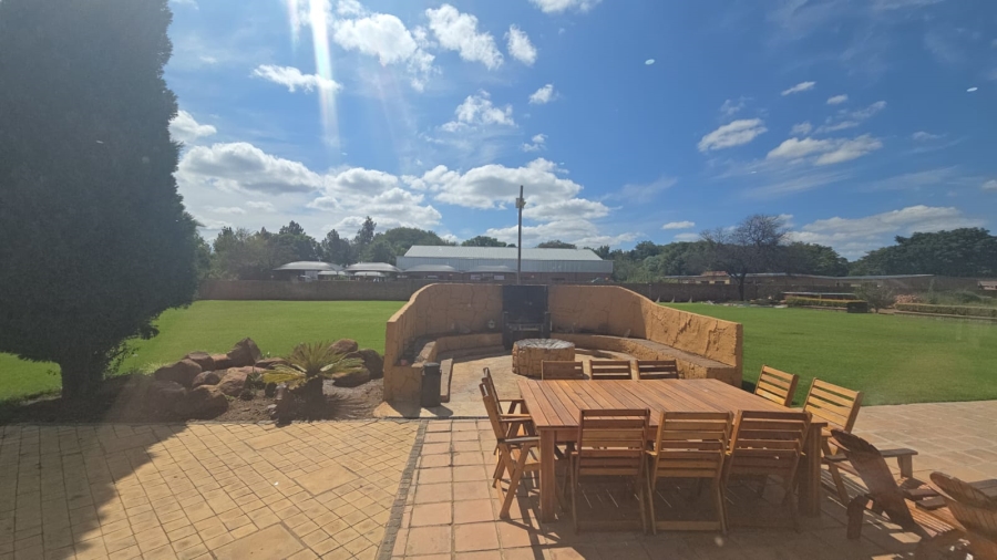 5 Bedroom Property for Sale in Kameeldrift East Gauteng