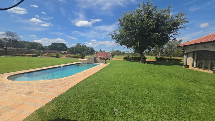 5 Bedroom Property for Sale in Kameeldrift East Gauteng