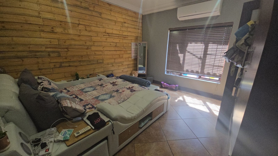 5 Bedroom Property for Sale in Kameeldrift East Gauteng