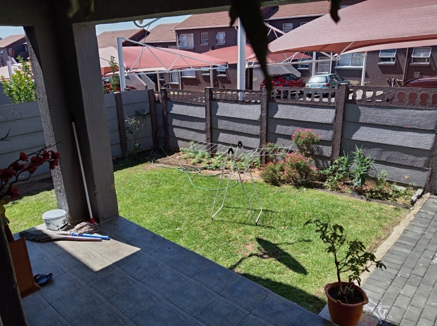 To Let 2 Bedroom Property for Rent in Vorna Valley Gauteng