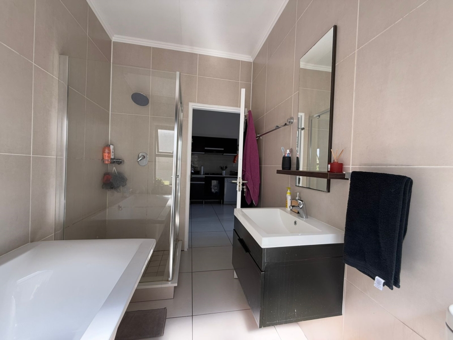 1 Bedroom Property for Sale in Fourways Gauteng