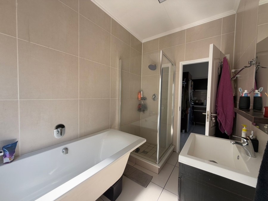 1 Bedroom Property for Sale in Fourways Gauteng