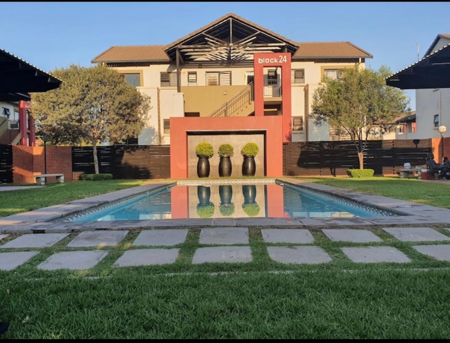 To Let 2 Bedroom Property for Rent in Noordwyk Gauteng