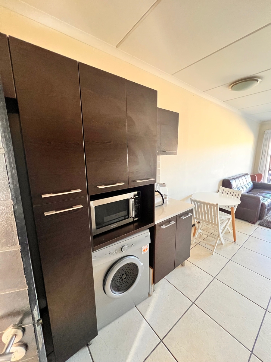 To Let 2 Bedroom Property for Rent in Noordwyk Gauteng