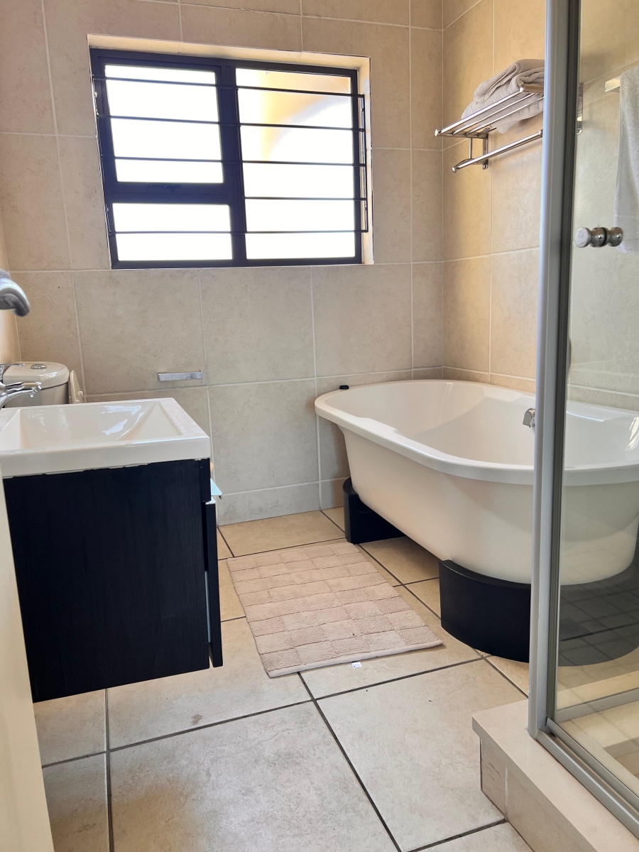 To Let 2 Bedroom Property for Rent in Noordwyk Gauteng