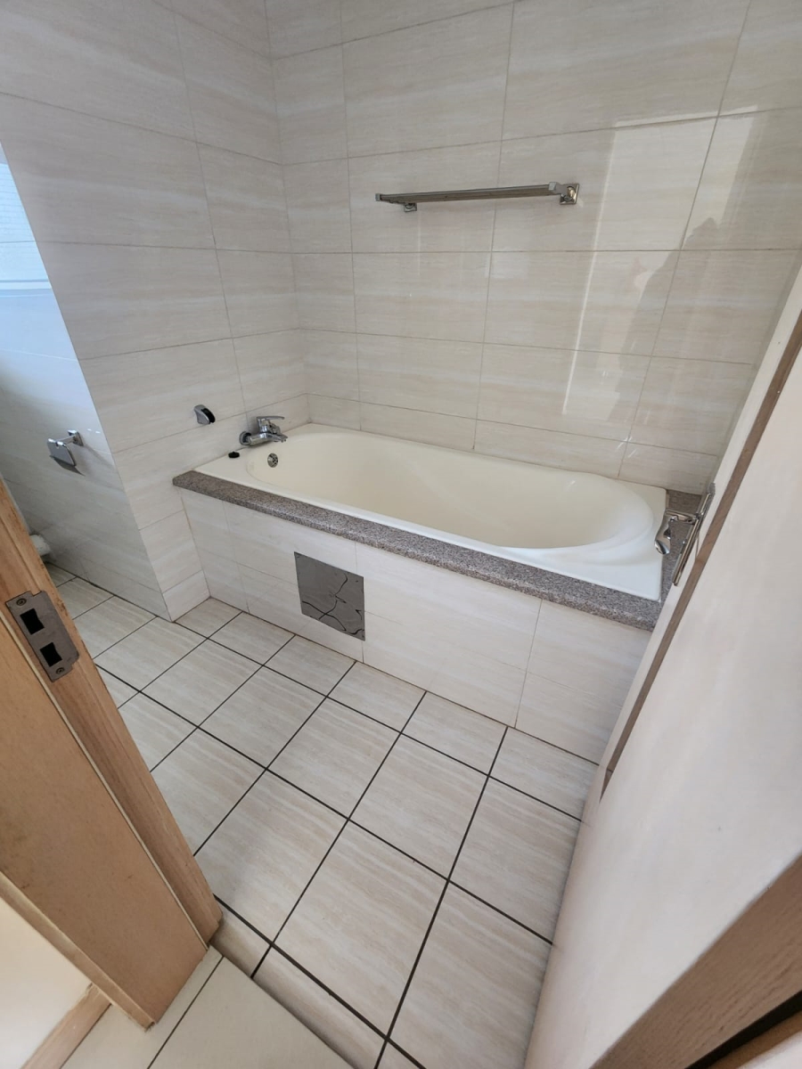 To Let 2 Bedroom Property for Rent in Noordwyk Gauteng