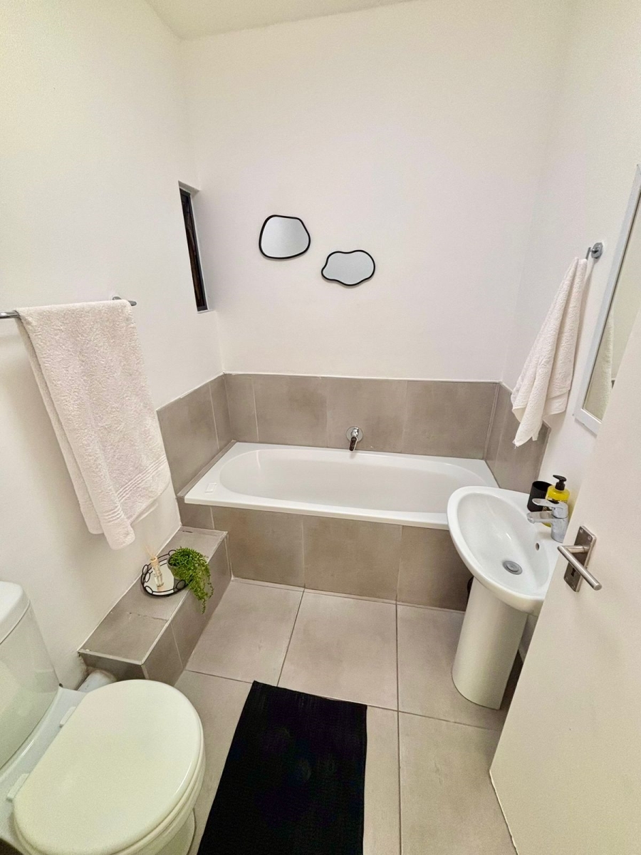 To Let 2 Bedroom Property for Rent in Vorna Valley Gauteng