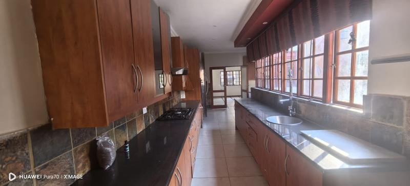 To Let 4 Bedroom Property for Rent in Sundowner Gauteng