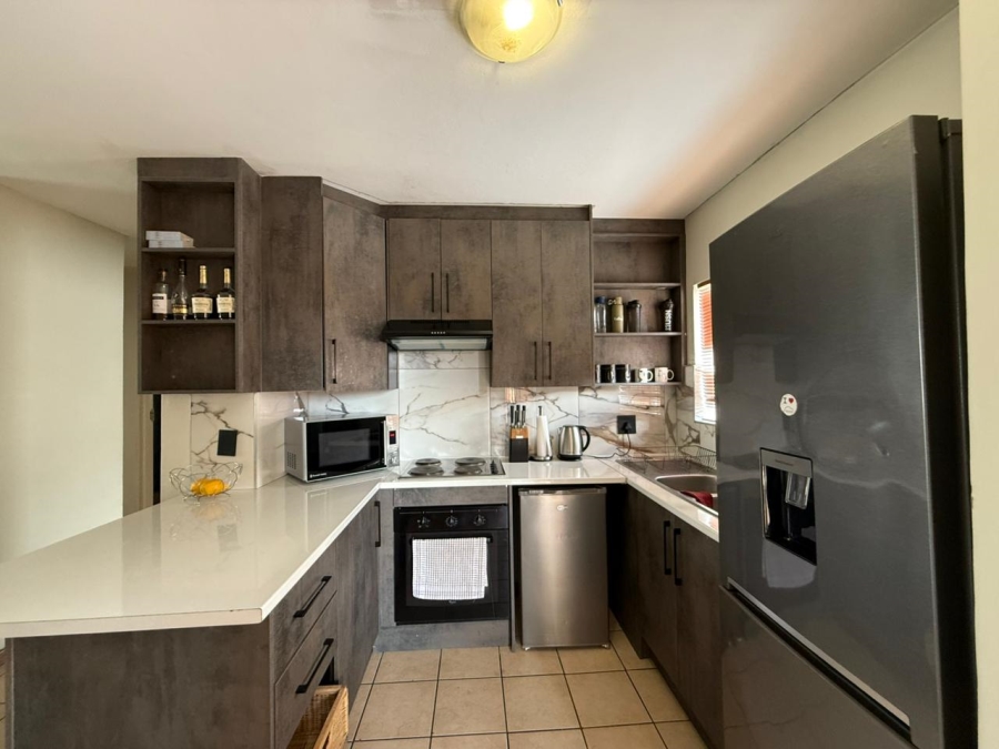 To Let 2 Bedroom Property for Rent in Noordwyk Gauteng