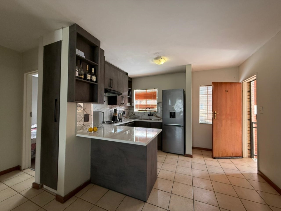 To Let 2 Bedroom Property for Rent in Noordwyk Gauteng