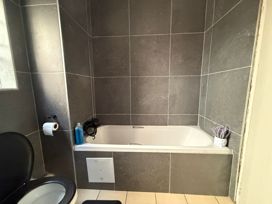 To Let 2 Bedroom Property for Rent in Noordwyk Gauteng
