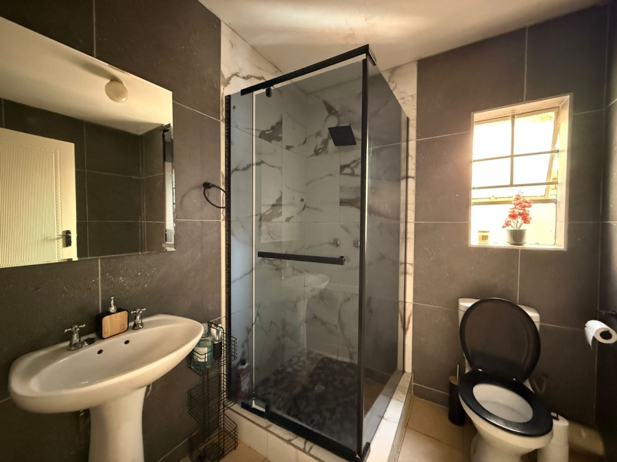 To Let 2 Bedroom Property for Rent in Noordwyk Gauteng